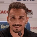 Zagueiro Danilo, do Flamengo, em coletiva de imprensa