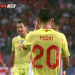 Lance do jogo entre Turquia e Espanha, pelas Eliminatórias