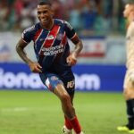 Volante Jean Lucas em campo pelo Bahia
