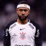 Atacante holandês Memphis Depay em campo pelo Corinthians