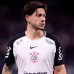 Meia argentino Rodrigo Garro em campo pelo Corinthians