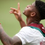 Hércules, volante do Fluminense, celebrando o seu gol contra o Vitória