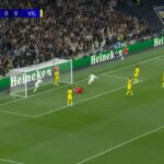Lance do jogo entre Tottenham e Villarreal