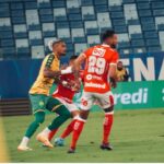 Momento do jogo entre Vila Nova x Cuiabá do primeiro turno da Série B 2025