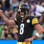 Onde assistir NFL Sep 28, 2025; Dublin, Ireland; Pittsburgh Steelers quarterback Aaron Rodgers (8) gestures after a first down in the second half against the Minnesota Vikings during an NFL International Series game at Croke Park. Mandatory Credit: Kirby Lee-Imagn Images