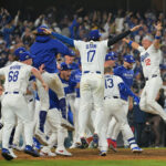 Onde assistir World Series Oct 27, 2025; Los Angeles, California, USA; The Los Angeles Dodgers celebrate after first baseman Freddie Freeman (5) hit a walk off home run against the Toronto Blue Jays in the eighteenth inning during game three of the 2025 MLB World Series at Dodger Stadium. Mandatory Credit: Jayne Kamin-Oncea-Imagn Images