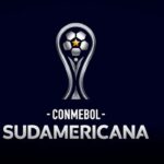 Logo da Copa Sul-Americana, com taça e nome, em um fundo do azul