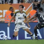 Igor Gomes e Fabiano em lance de Atlético-MG x Ceará do primeiro turno do Brasileirão 2025