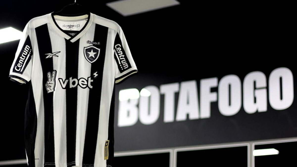 Camisa do Botafogo no vestiário