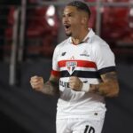 Luciano com a camisa do São Paulo