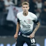Volante Charles, do Corinthians