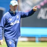 Mano Menezes, técnico do Grêmio, no treinamento do dia 14 de outubro de 2025, no Centro de Treinamento Luiz Carvalho