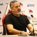 José Boto, dirigente do Flamengo, em coletiva de imprensa