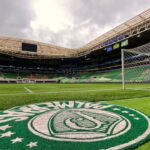Emblema do Palmeiras no gramado Allianz Parque