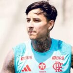 Pulgar, volante do Flamengo, em treino da equipe