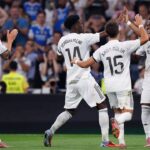 Vinicius Júnior e colegas de equipe em Real Madrid x Villarreal - comemoração de gol - La Liga, 04/10/2025