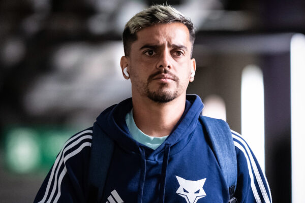 Fagner retorna ao Cruzeiro e reforça equipe para duelo decisivo contra o Ceará