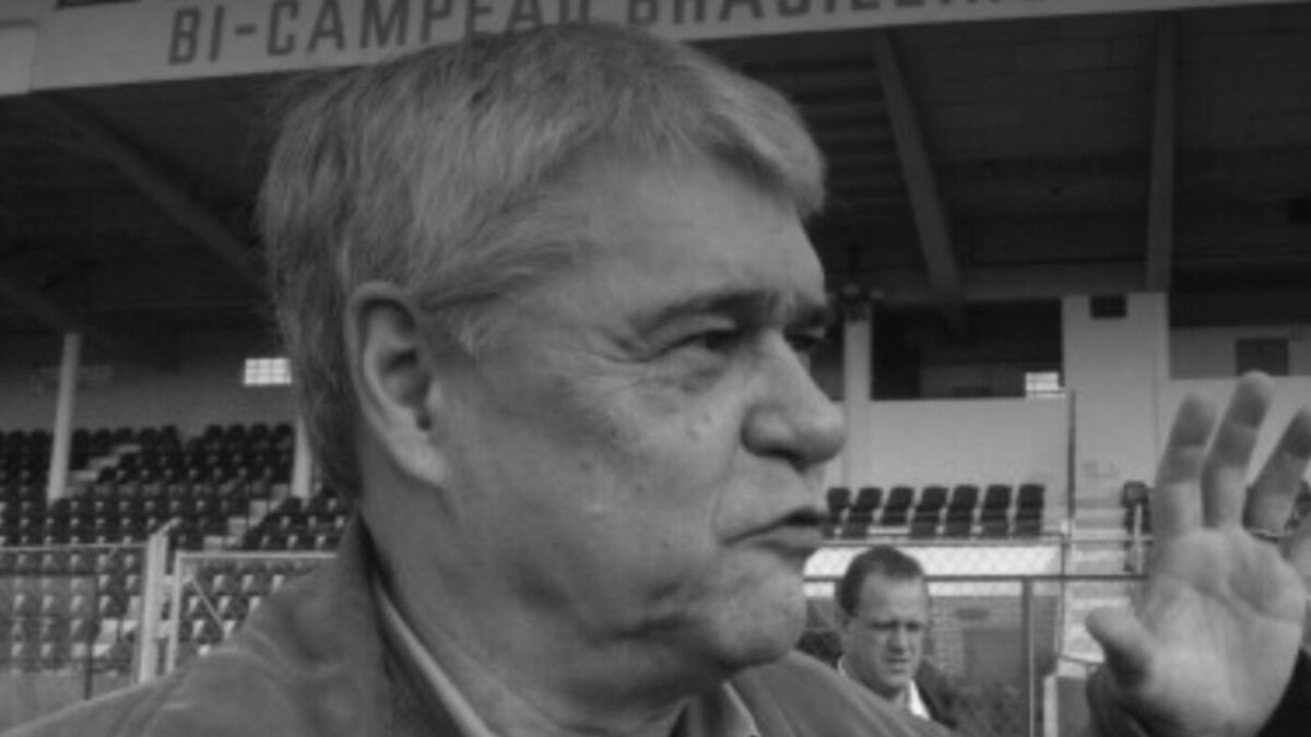 Ex-técnico de futebol Otacílio Gonçalves, em foto preta e branca