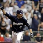 Hall da Fama da MLB 2011: Milwaukee Brewer Ryan Braun celebrates after hitting a game-winning home run during the 11th inning of a baseball game against the Colorado Rockies, in Milwaukee. Braun won the National League MVP Award.