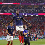 Zagueiro Konaté com a camisa da Seleção da França