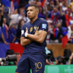 Atacante Mbappé em campo pela Seleção da França