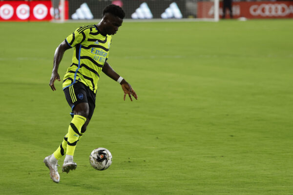 Arsenal e Saka chegam a acordo para renovação de contrato