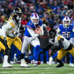 Onde assistir NFL Jan 15, 2024; Orchard Park, New York, USA; Buffalo Bills quarterback Josh Allen (17) runs the ball against the Pittsburgh Steelers in the fourth quarter of a 2024 AFC wild card game at Highmark Stadium. Mandatory Credit: Mark Konezny-USA TODAY Sports