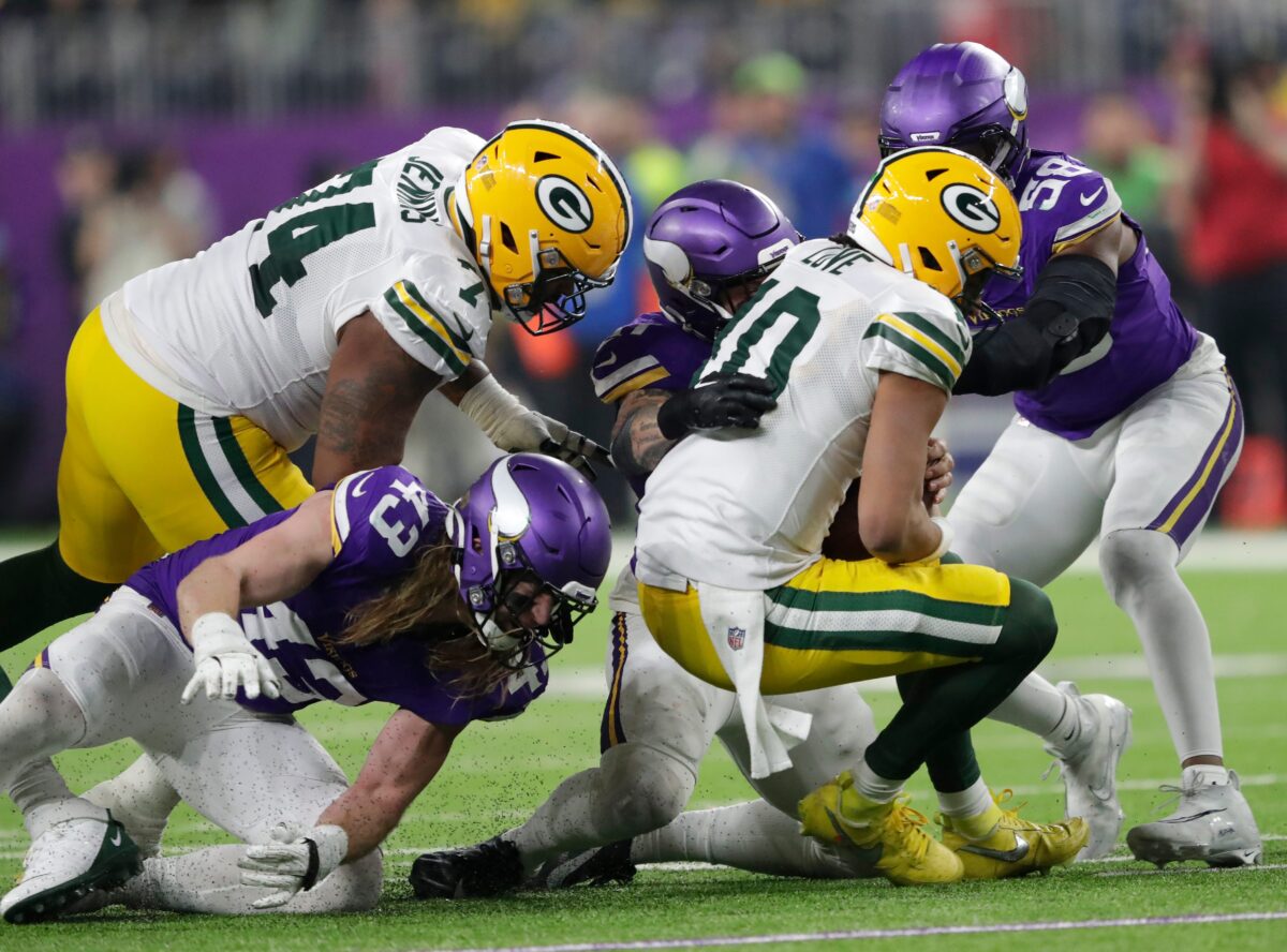 Vikings Packers onde assistir Minnesota Vikings linebacker Blake Cashman (51) sacks Green Bay Packers quarterback Jordan Love (10) in the fourth quarter during their football game Sunday, December 29, 2024, at U.S. Bank Stadium in Minneapolis, Minnesota.