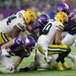 Vikings Packers onde assistir Minnesota Vikings linebacker Blake Cashman (51) sacks Green Bay Packers quarterback Jordan Love (10) in the fourth quarter during their football game Sunday, December 29, 2024, at U.S. Bank Stadium in Minneapolis, Minnesota.