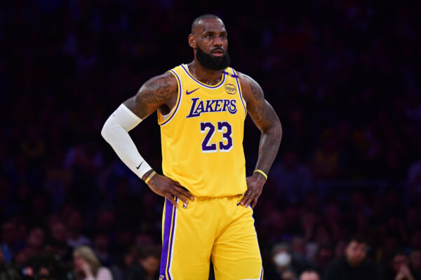 LeBron James joga hoje? Lakers x Jazz (18/11/2025)