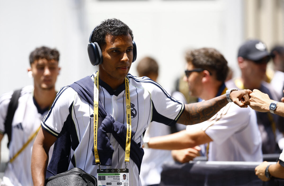 Atacante Rodrygo em pré-jogo do Real Madrid