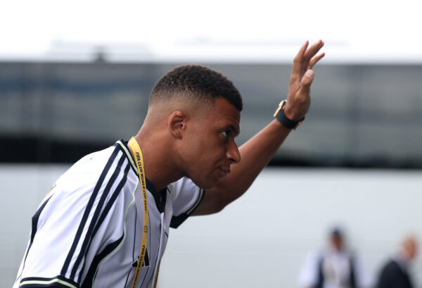 Mbappé antes de jogo do Real Madrid - o foco desta matéria aborda os destaques da Champions League na quarta-feira do dia 26/11/2025