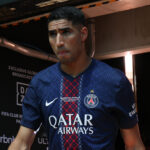 Hakimi com a camisa do PSG