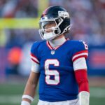 New York Giants quarterback Jaxson Dart (6) gets ready for the offense to take the field during a week 9 game between New York Giants and San Francisco 49ers at MetLife Stadium on Sunday, Nov. 2, 2025.
