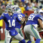 Onde Assistir Seahawks Vikings 30/11/2025Nov 2, 2025; Landover, Maryland, USA; Seattle Seahawks quarterback Sam Darnold (14) looks to pass during the second quarter against the Washington Commanders at Northwest Stadium. Mandatory Credit: Geoff Burke-Imagn Images