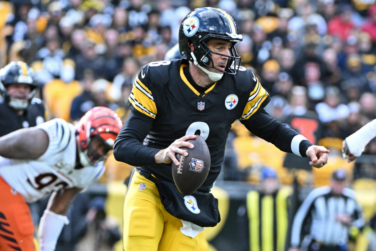 Nov 16, 2025; Pittsburgh, Pennsylvania, USA; Pittsburgh Steelers quarterback Aaron Rodgers (8) runs with the ball against the Cincinnati Bengals during the first half at Acrisure Stadium. Mandatory Credit: Barry Reeger-Imagn Images