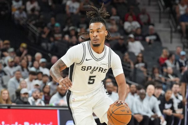 Stephon Castle desfalca os Spurs por até duas semanas após lesão no quadril