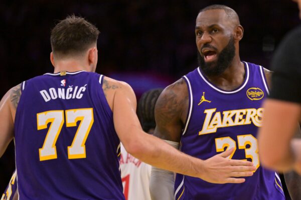 Onde assistir Lakers x Suns NBA hoje 01/12/2025