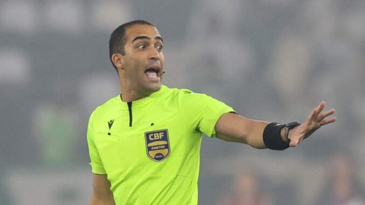 Davi de Oliveira Lacerda, do Espírito Santo em campo - ele é o árbitro escalado para Atlético-MG x Cruzeiro de domingo (25/01/2026) pelo Campeonato Mineiro