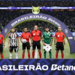 Foto da arbitragem com os capitães em Palmeiras x Santos - Brasileirão, Allianz Parque, 07/11/2025