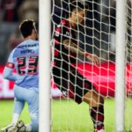Arrascaeta após o seu gol em São Paulo x Flamengo - Brasileirão, Vila Belmiro, 05/11/2025