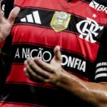 Camisa principal do Flamengo