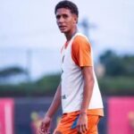 Zagueiro Riquelme, que deve ser anunciado pelo Botafogo, em treino do Sport