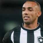 Marçal em campo pelo Botafogo