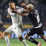 Cauan Barros e Arthur Cabral em Vasco x Botafogo pela Copa do Brasil 2025 - São Januário