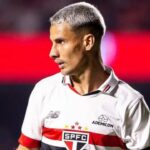 Atacante Ferreirinha em jogo do São Paulo