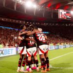 Jogadores do Flamengo comemorando gol contra o Bragantino - Maracanã, Brasileirão, 22/11/2025