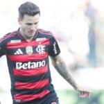 Saúl em campo em Juventude 0 x 2 Flamengo - Brasileirão, estádio Alfredo Jaconi, 14/09/2025