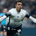 Giovane em campo pelo Corinthians