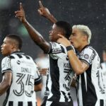 Kadir agradecendo a Deus pela sua atuação em Botafogo 3 x 2 Sport - Estádio Nilton Santos, Brasileirão, 18/11/2025